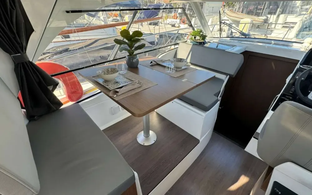 slider 6 Beneteau Antares 9 OB