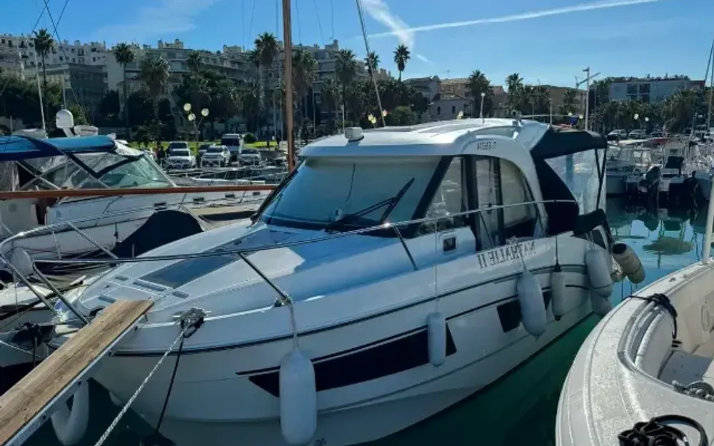 slider 0 Beneteau Antares 9 OB