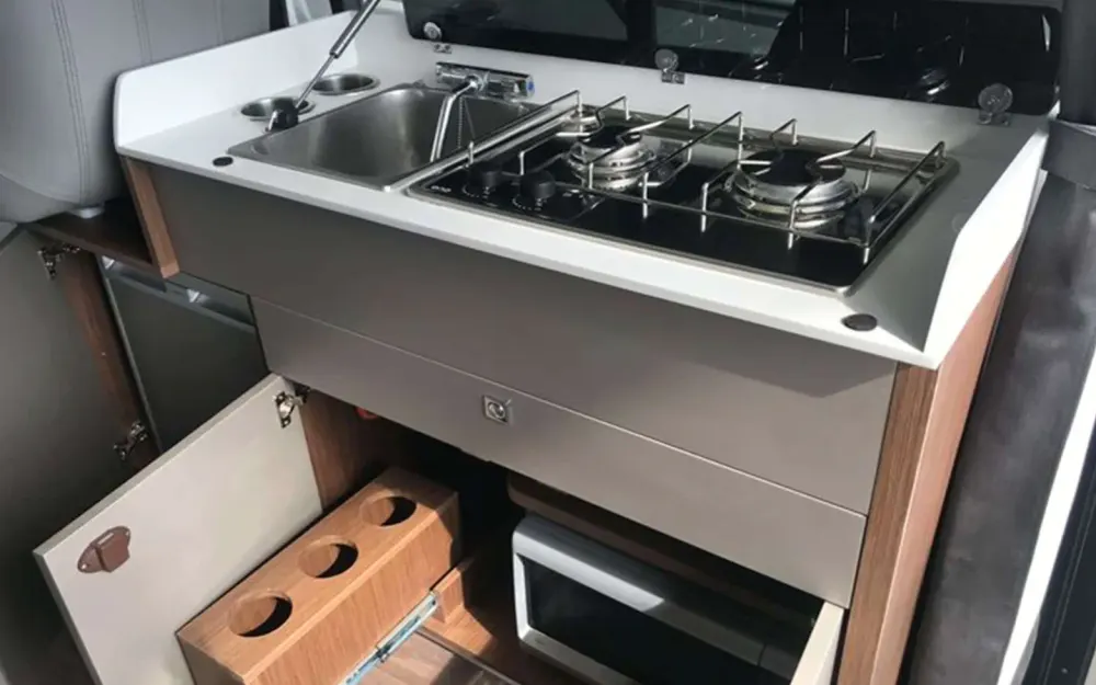 slider 3 Beneteau Antares 9 OB