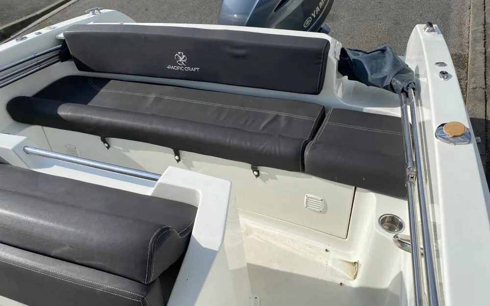 slider 7 Pacific Craft  670 Open