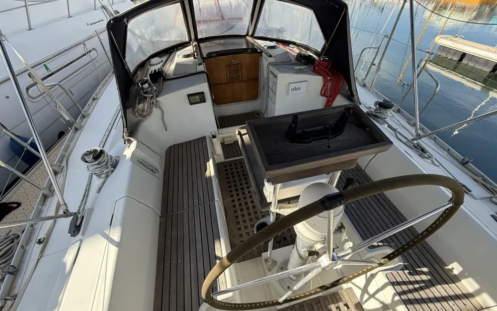 slider 1 Beneteau Oceanis 390