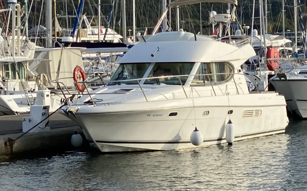 slider 1 Jeanneau Prestige 32 Fly