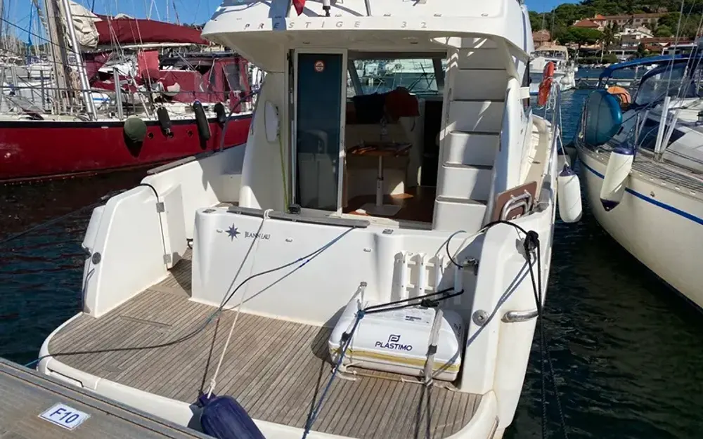 slider 2 Jeanneau Prestige 32 Fly
