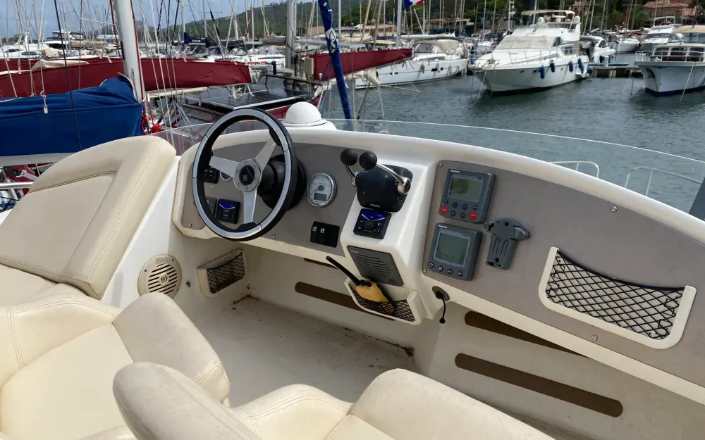 slider 4 Jeanneau Prestige 32 Fly