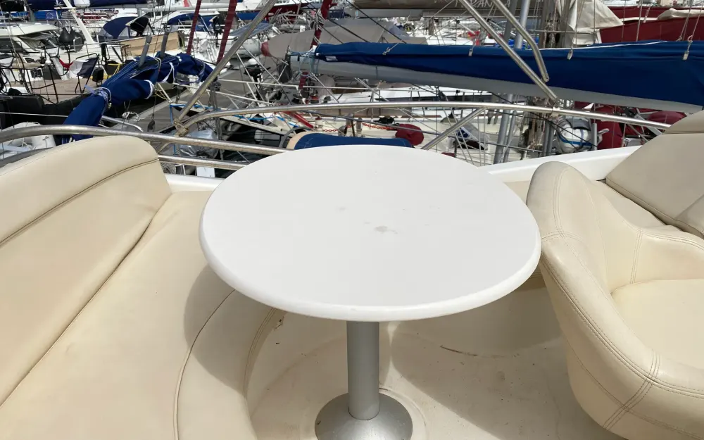 slider 5 Jeanneau Prestige 32 Fly
