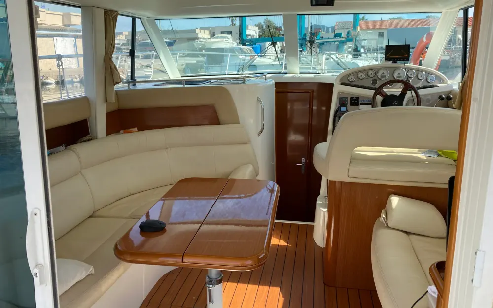 slider 6 Jeanneau Prestige 32 Fly