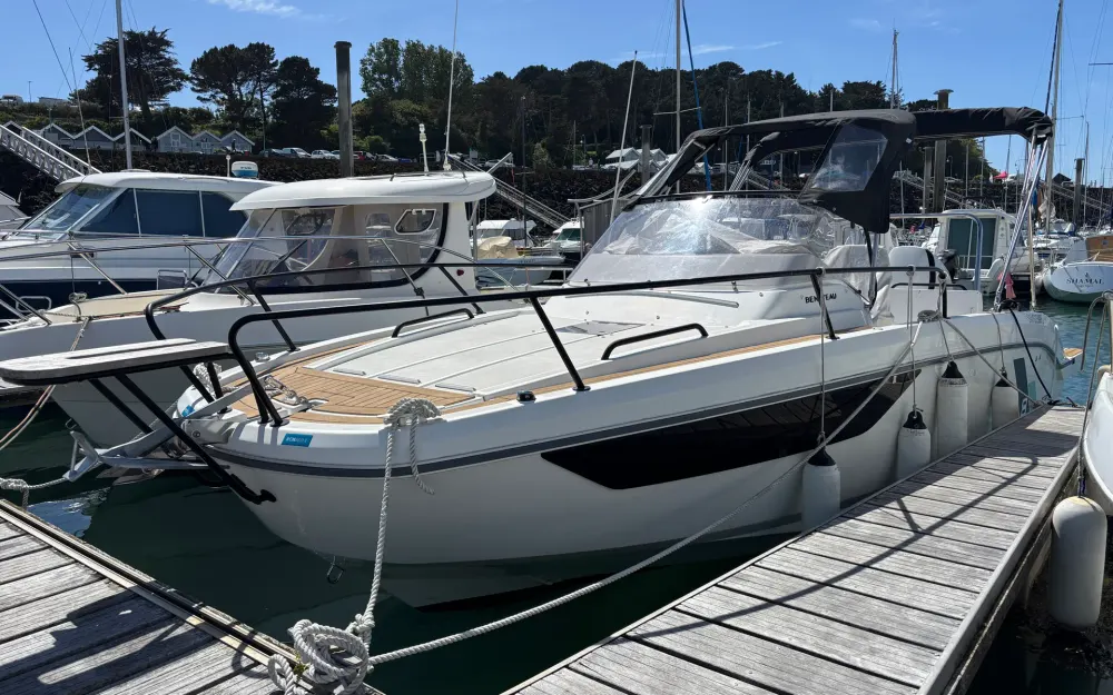 slider 1 Beneteau Flyer 8 SUNdeck
