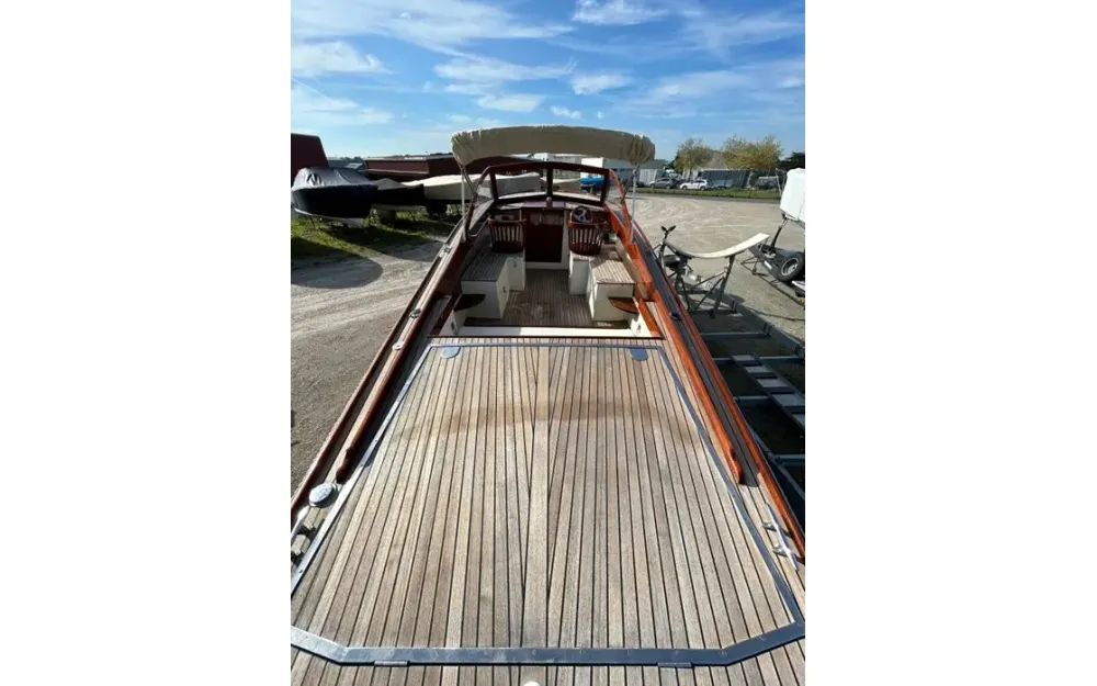 slider 4 Tofinou Lady Scarlett