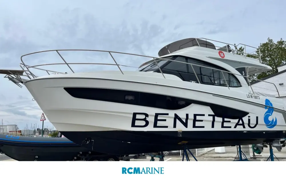 slider 0 Beneteau Antares 11 Fly