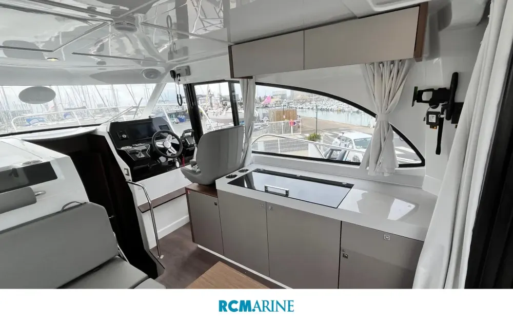 slider 9 Beneteau Antares 11 Fly