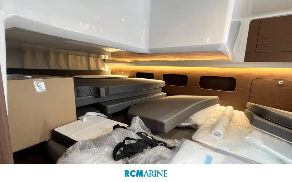 slider 1 Beneteau Antares 11 Fly