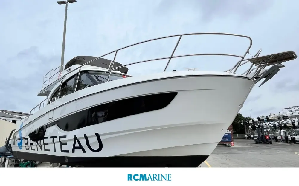 slider 7 Beneteau Antares 11 Fly