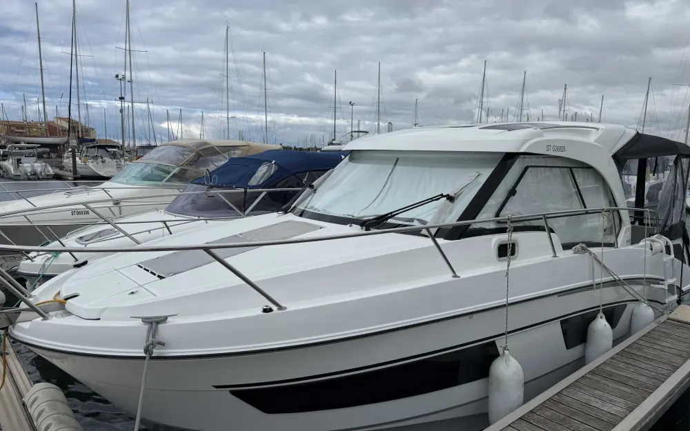 slider 4 Beneteau Antares 9 OB