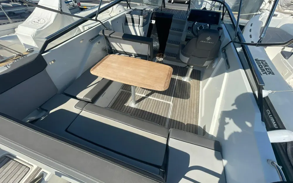 slider 8 Jeanneau Cap Camarat 7.5 DC