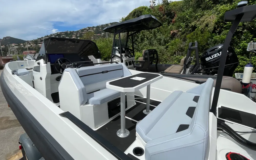 slider 1 Iron Boats  827