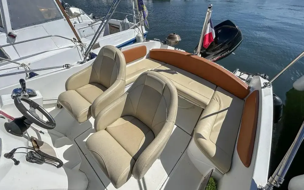 slider 9 Beneteau Flyer 750 Sun Deck