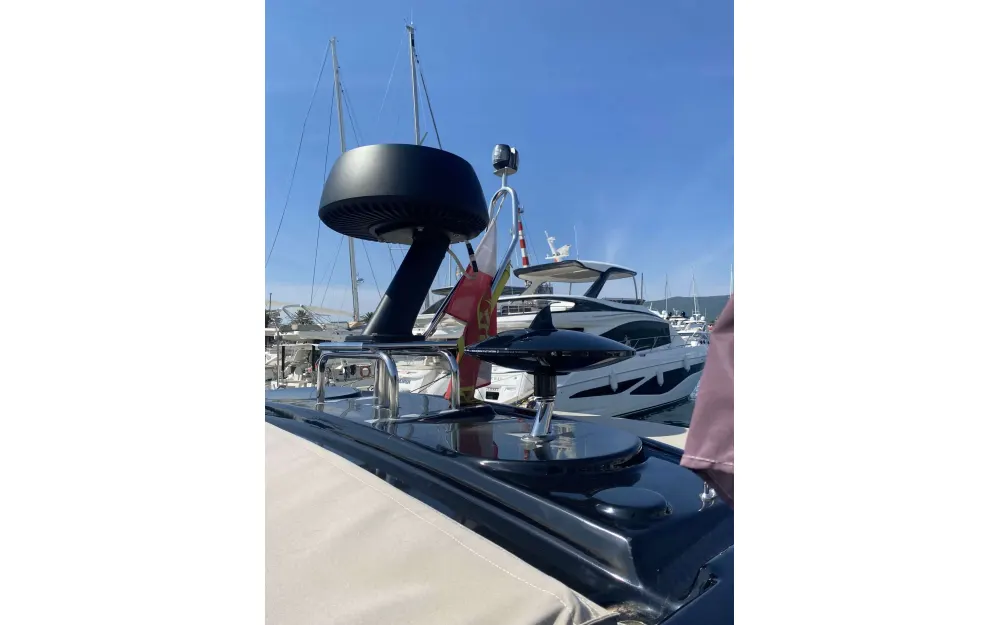 slider 10 Cranchi M 44 Hard Top