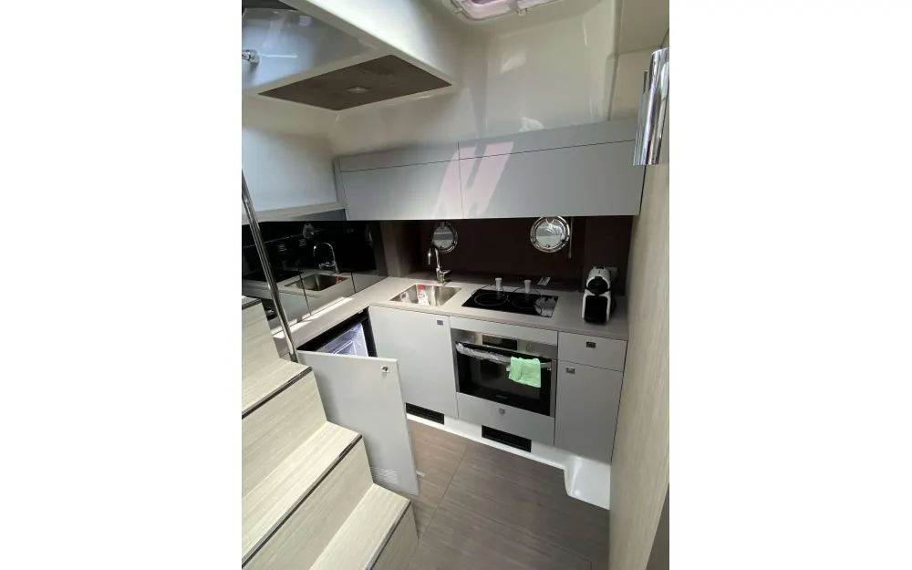 slider 17 Cranchi M 44 Hard Top