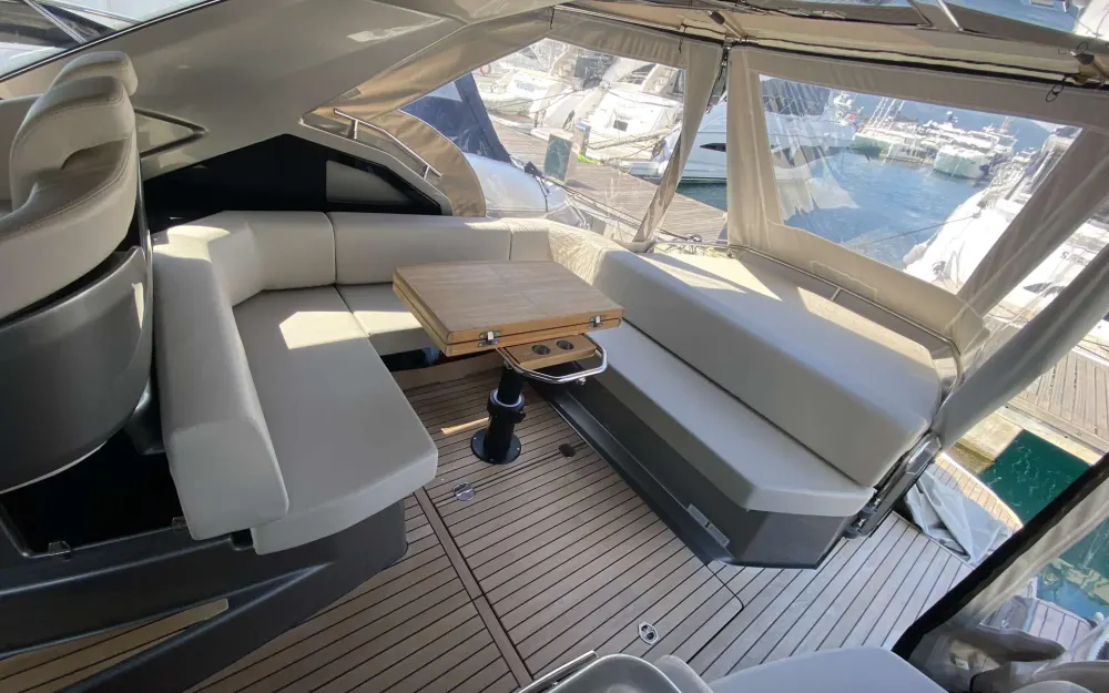slider 27 Cranchi M 44 Hard Top