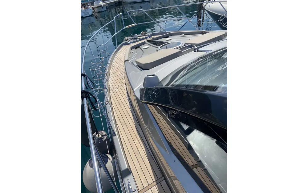 slider 8 Cranchi M 44 Hard Top