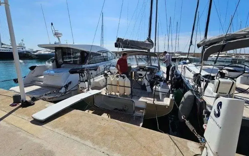 slider 1 Beneteau First 44
