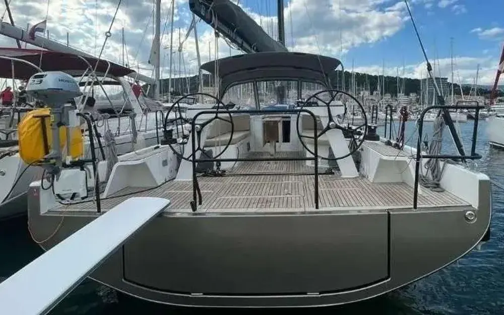 slider 5 Beneteau First 44