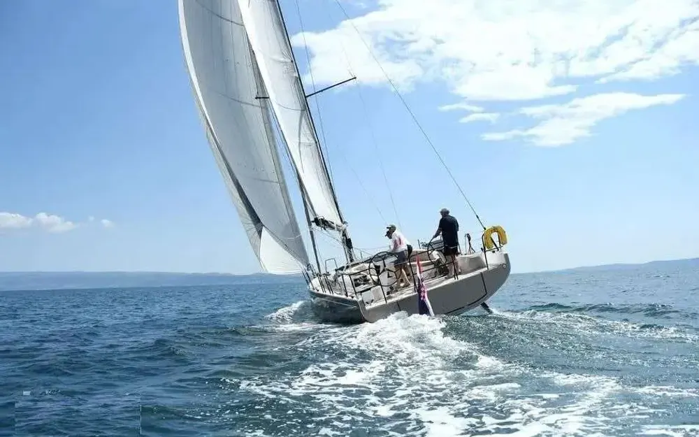 slider 6 Beneteau First 44