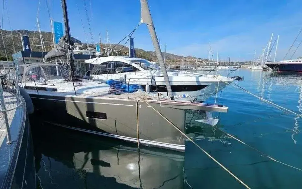 slider 7 Beneteau First 44