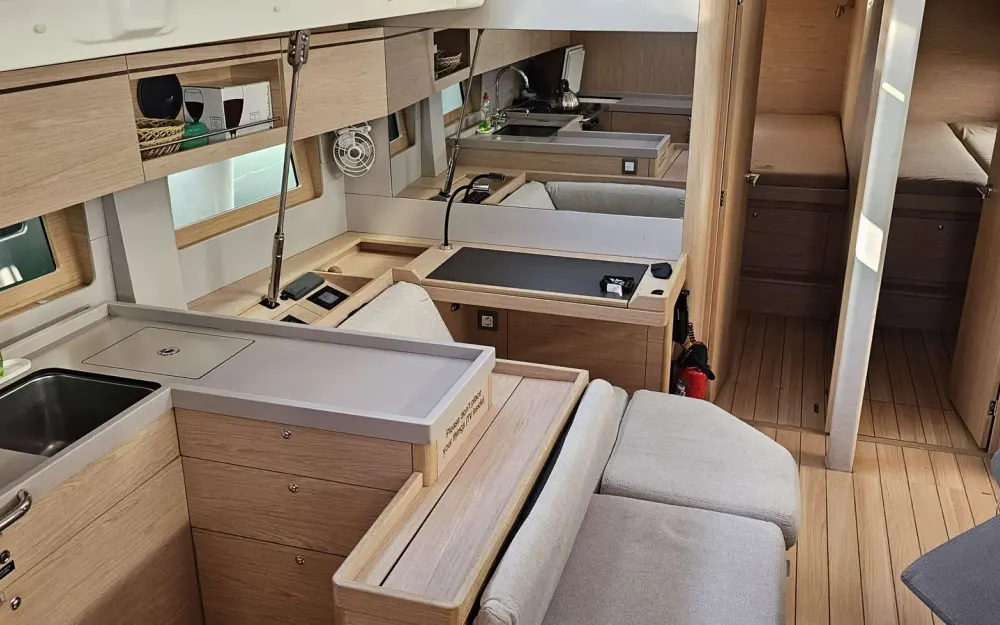 slider 9 Beneteau Oceanis 51.1