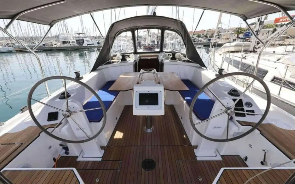 slider 2 Bavaria C38