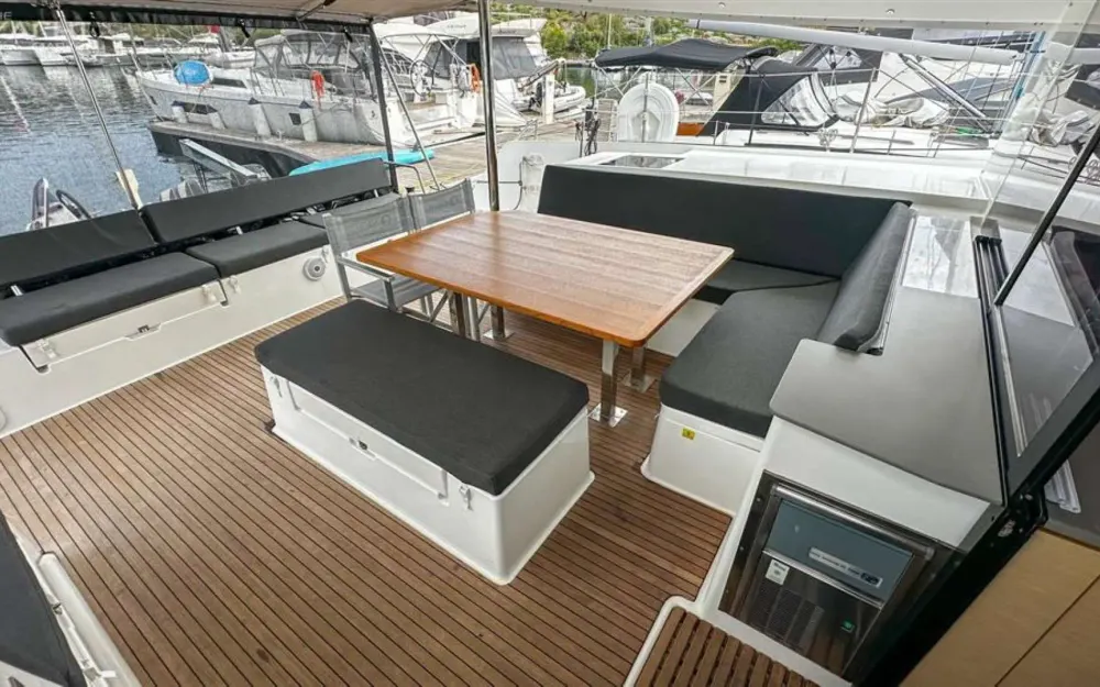 slider 16 Fountaine Pajot Saba 50