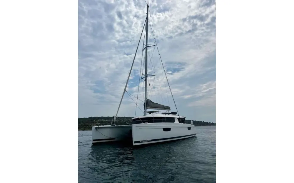 slider 1 Fountaine Pajot Saba 50