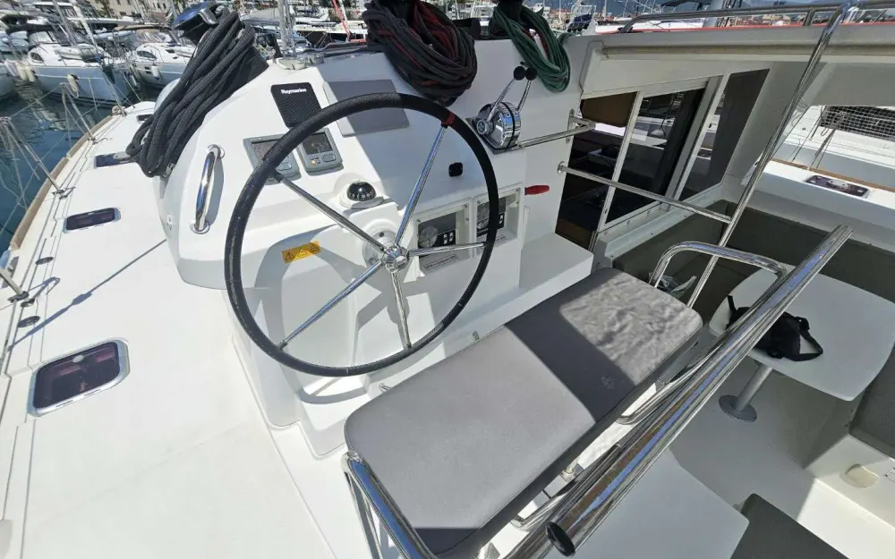 slider 42 Lagoon  400