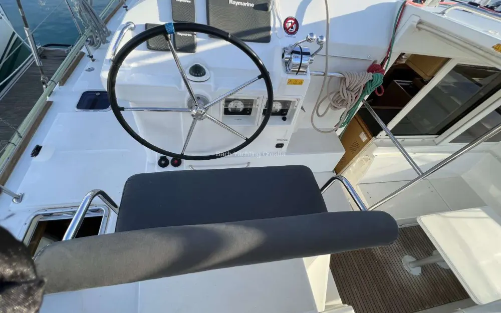 slider 10 Lagoon  400 S2