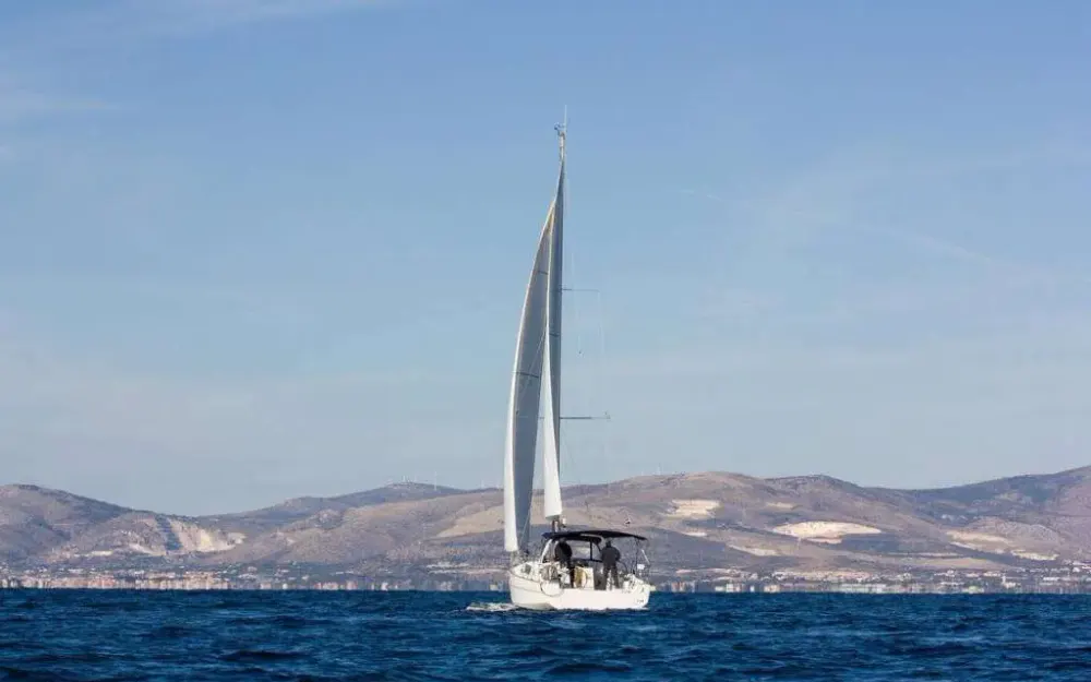 slider 9 Beneteau Oceanis 38
