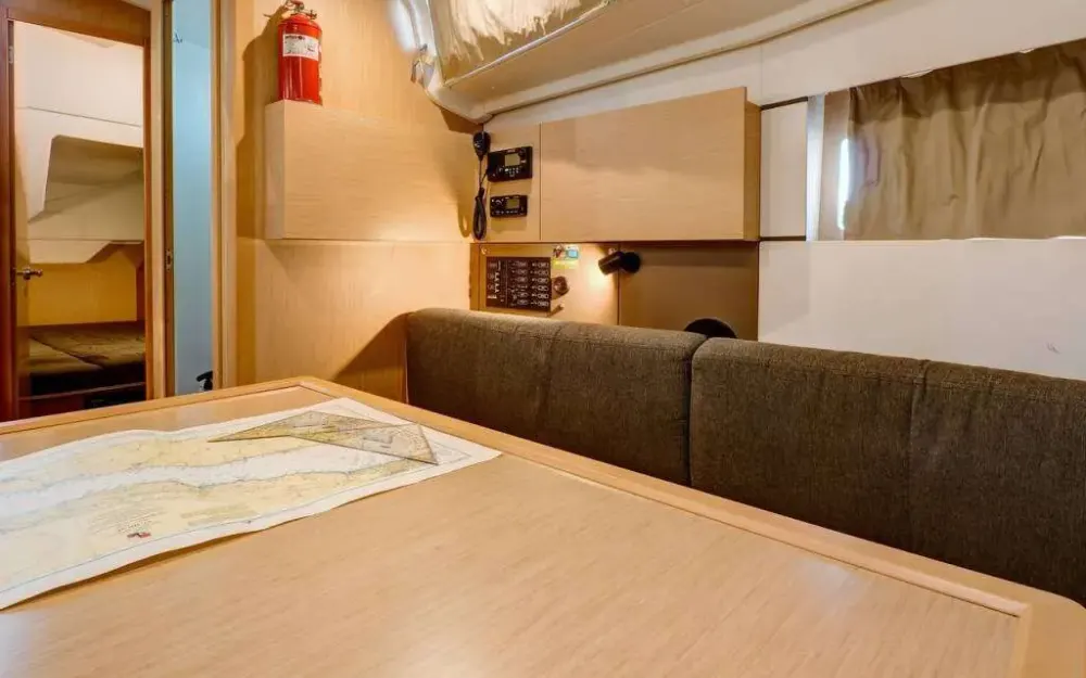 slider 4 Beneteau Oceanis 38