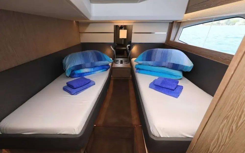 slider 9 Sealine  F430