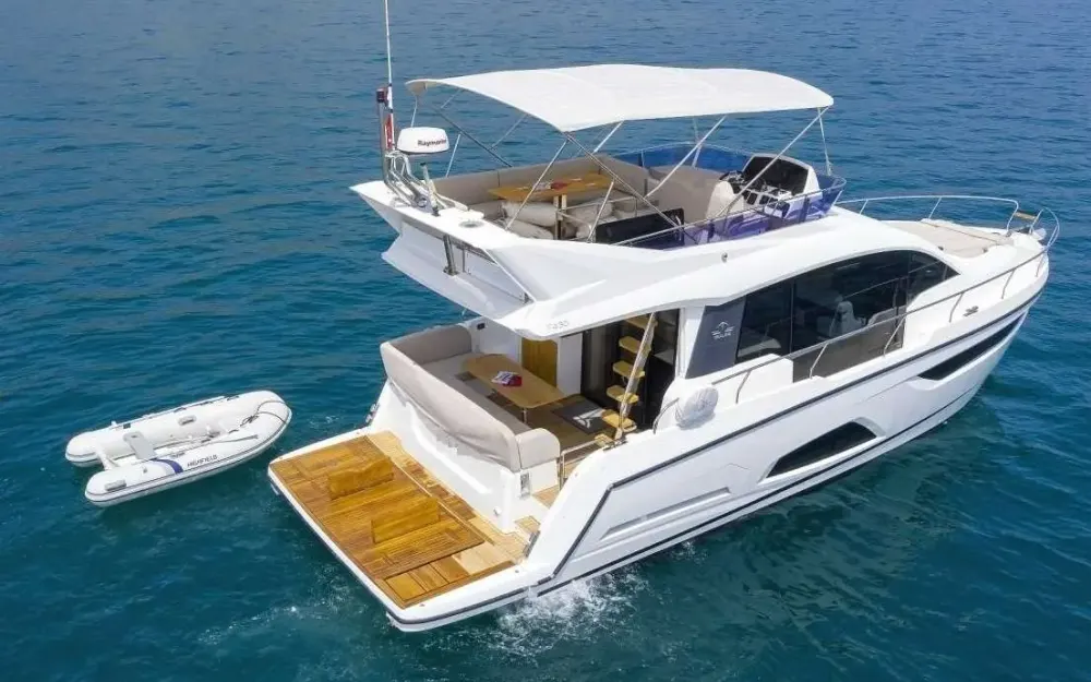 slider 12 Sealine  F430