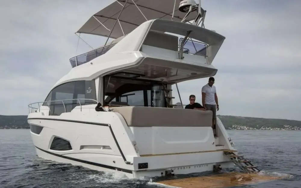 slider 13 Sealine  F430