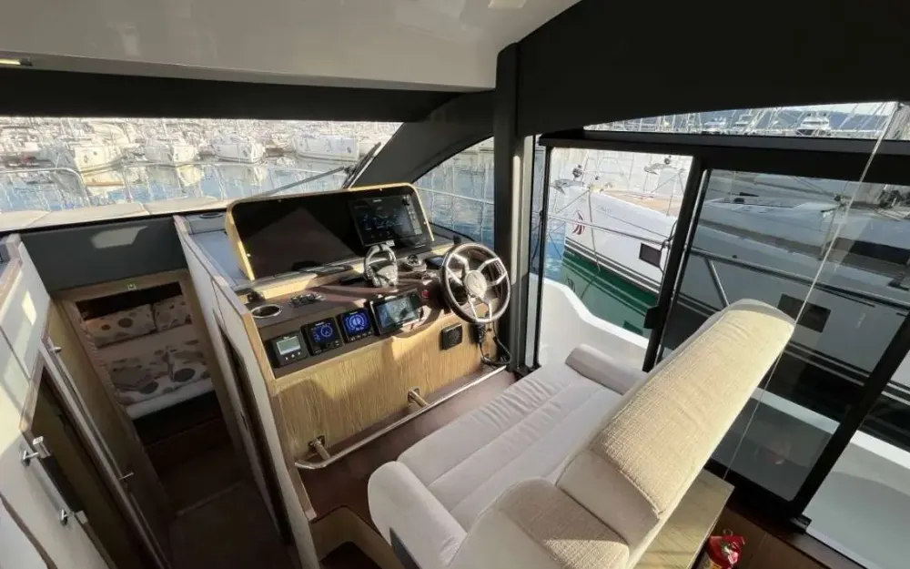 slider 17 Sealine  F430