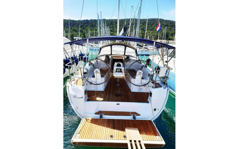 slider 10 Bavaria  37 Cruiser