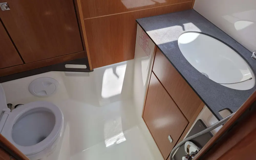 slider 3 Bavaria  37 Cruiser