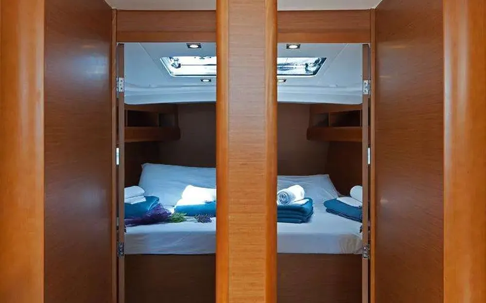 slider 13 Jeanneau Sun Odyssey 469