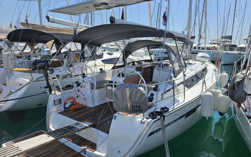 slider 0 Bavaria  37 Cruiser