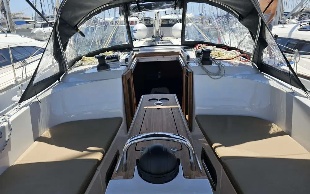 slider 1 Bavaria  37 Cruiser