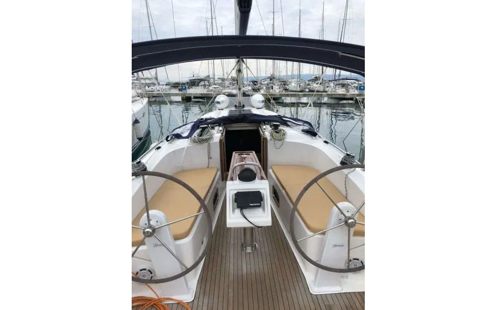slider 7 Bavaria  37 Cruiser