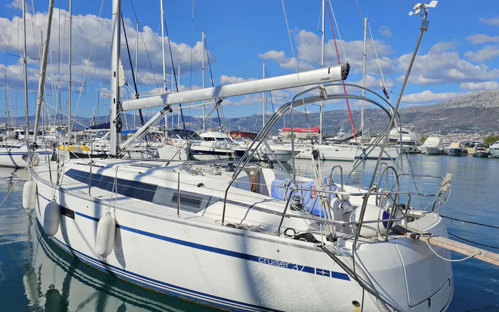 slider 0 Bavaria  37 Cruiser