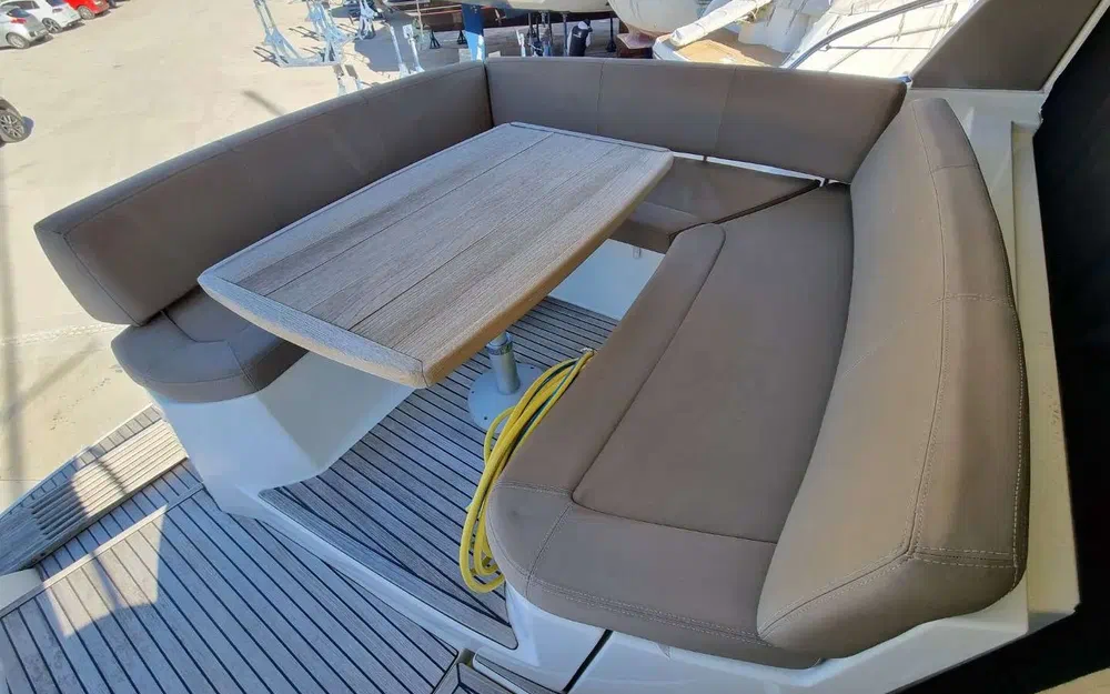 slider 10 Jeanneau Prestige 390