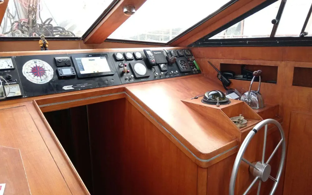 slider 4 Ferretti Altura 424