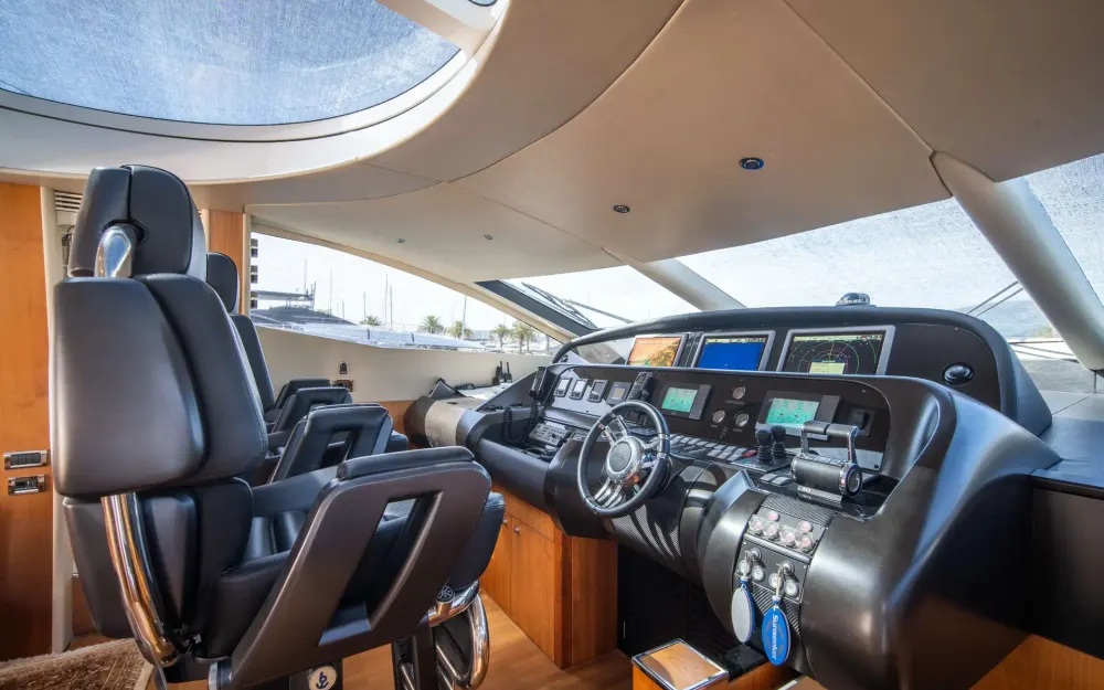slider 13 Sunseeker Predator 92
